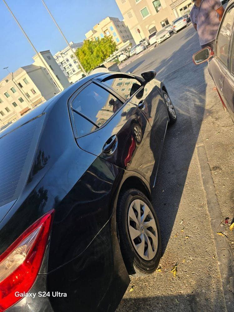 2017 Toyota Corolla thumbnail 4