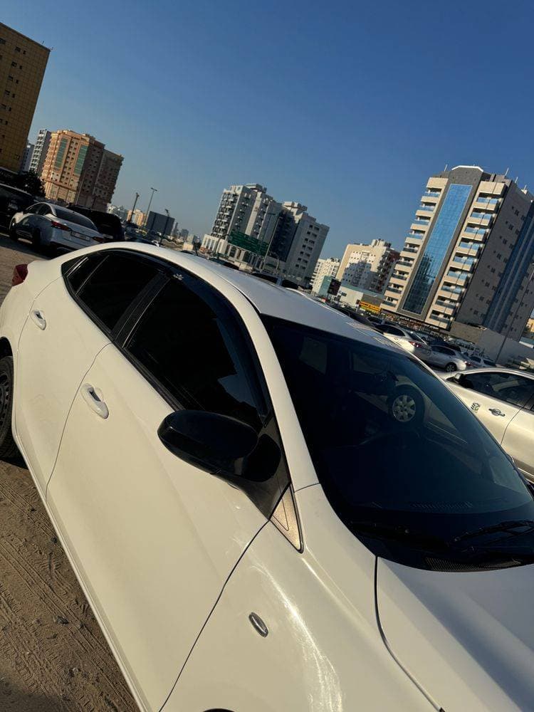 2021 Toyota Yaris Sedan thumbnail 2