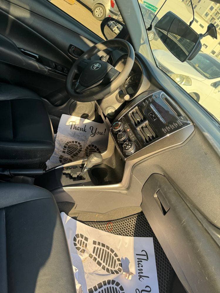2021 Toyota Yaris Sedan thumbnail 4
