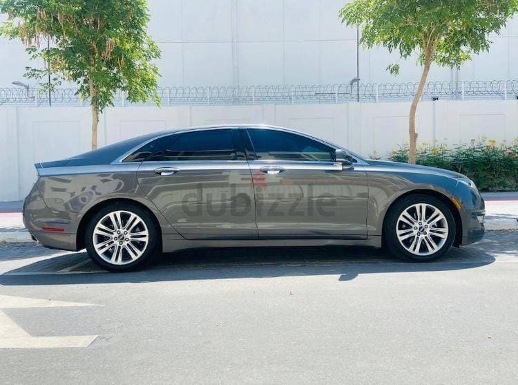 2016 Lincoln MKZ thumbnail 2