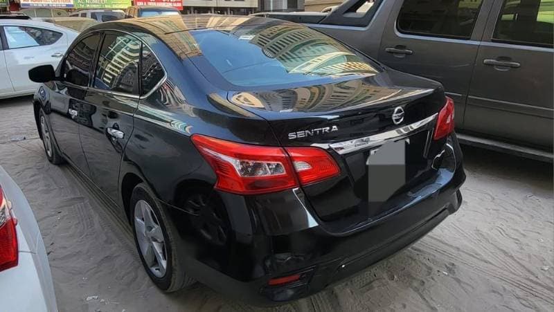 2019 Nissan Sentra thumbnail 4