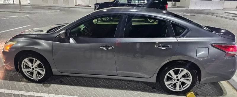 2017 Nissan Altima thumbnail 2