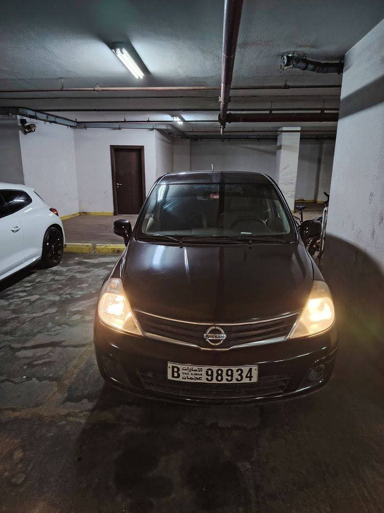 2013 Nissan Tiida thumbnail 3
