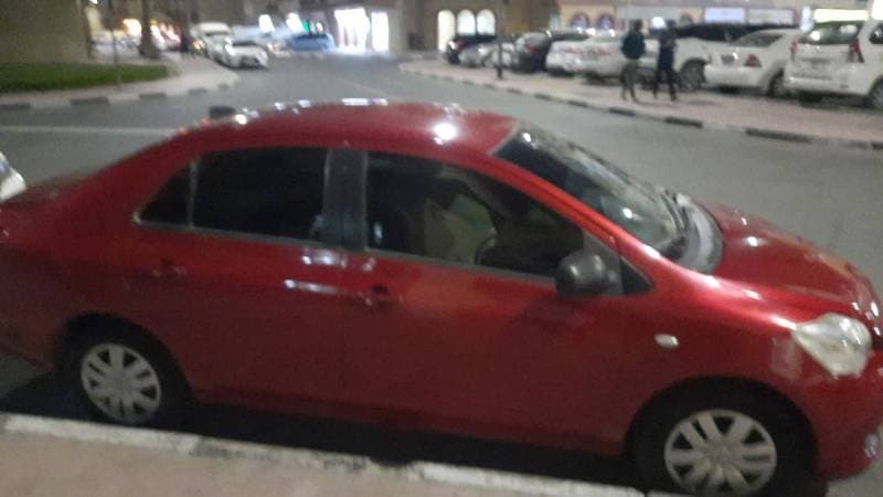 2010 Toyota Yaris Sedan thumbnail 3
