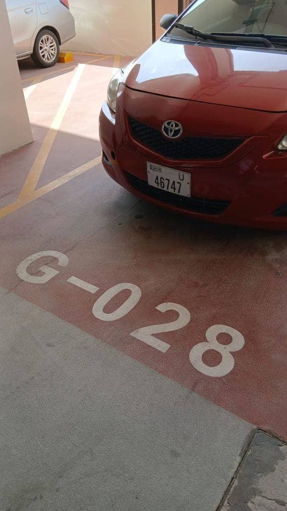 2010 Toyota Yaris Sedan thumbnail 4