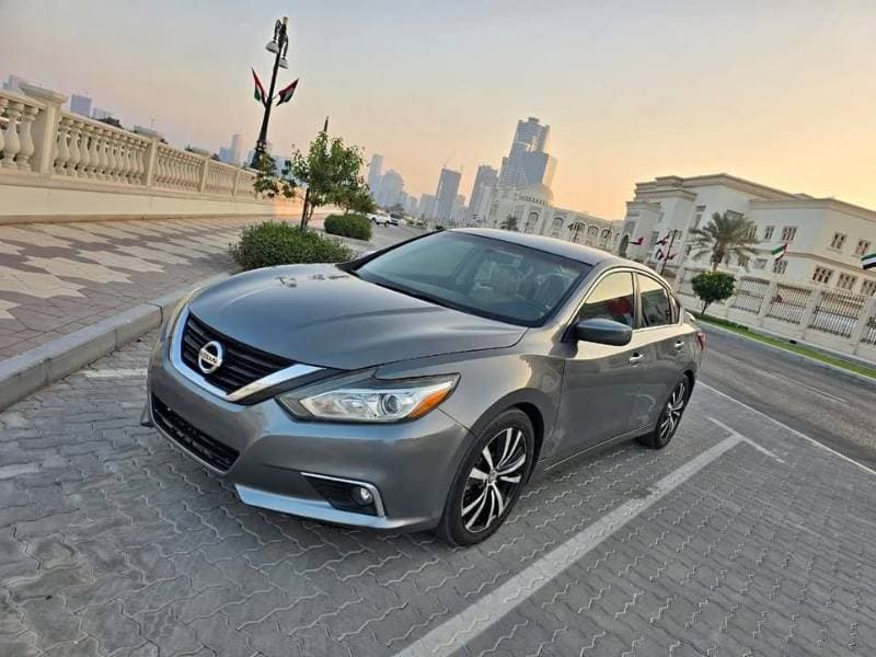 2017 Nissan Altima thumbnail 2