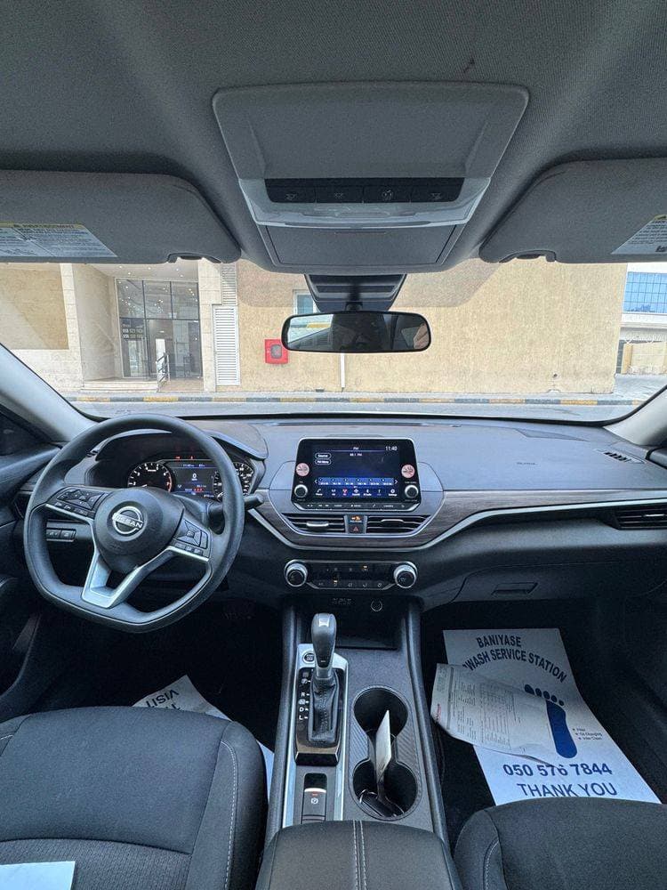 2025 Nissan Altima thumbnail 4