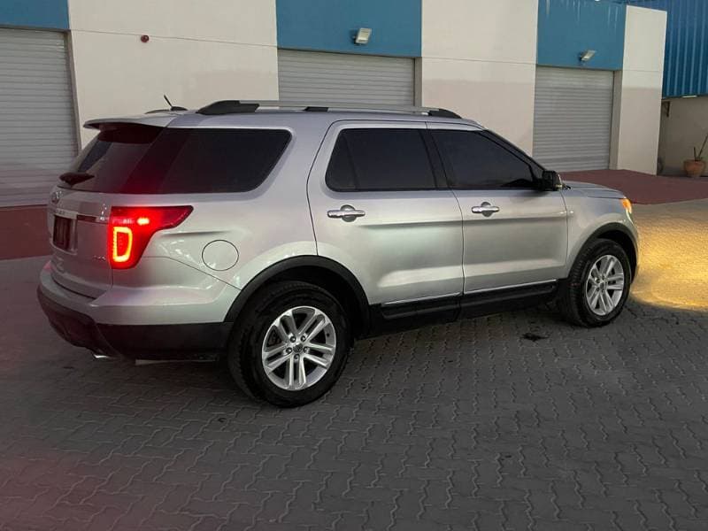 2011 Ford Explorer thumbnail 3