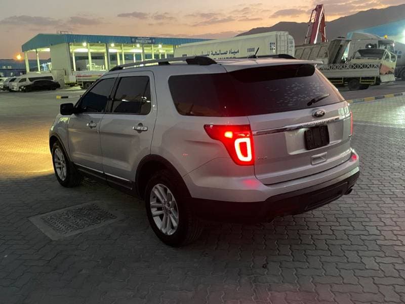 2011 Ford Explorer thumbnail 2