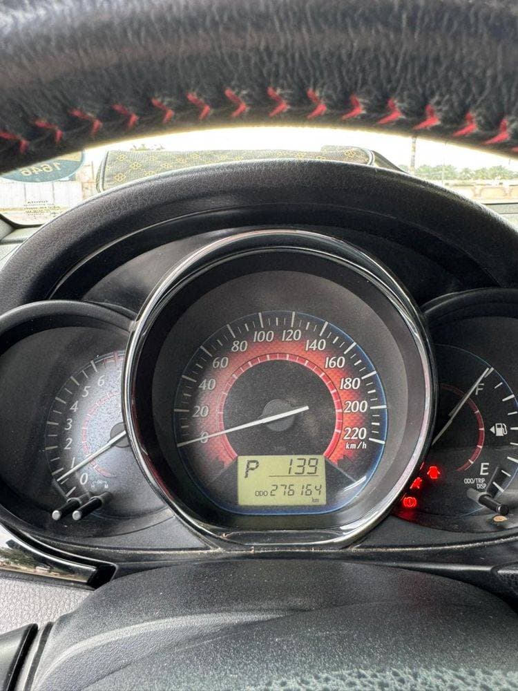 2015 Toyota Yaris thumbnail 3