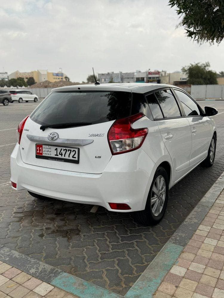 2015 Toyota Yaris thumbnail 2