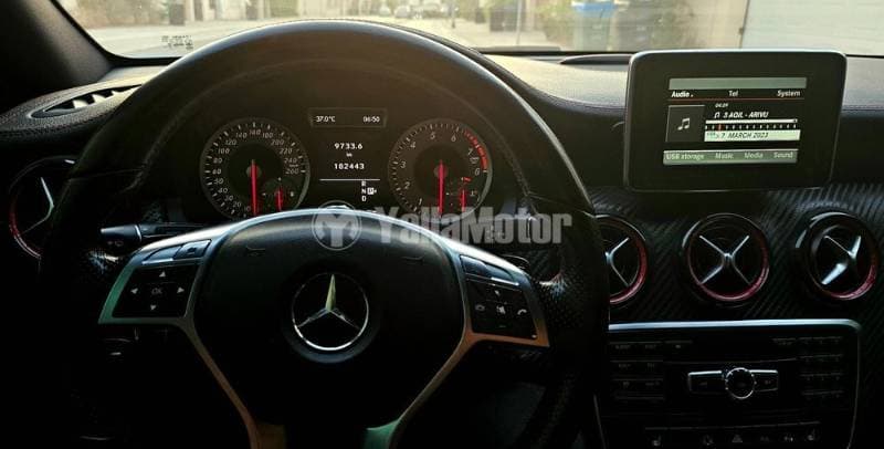 2013 Mercedes-Benz A250 thumbnail 3