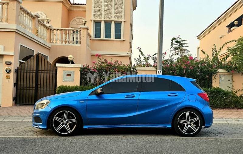 2013 Mercedes-Benz A250 thumbnail 4
