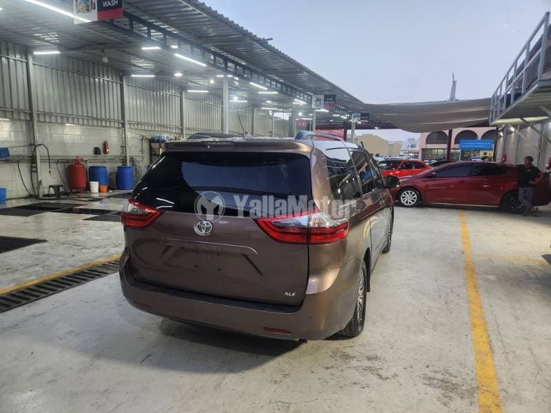 2020 Toyota Sienna thumbnail 3