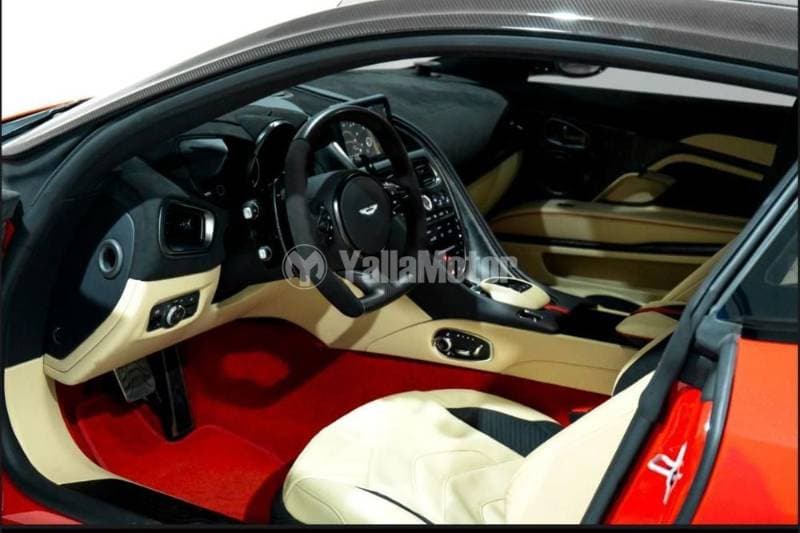 2023 Aston Martin DBS thumbnail 7