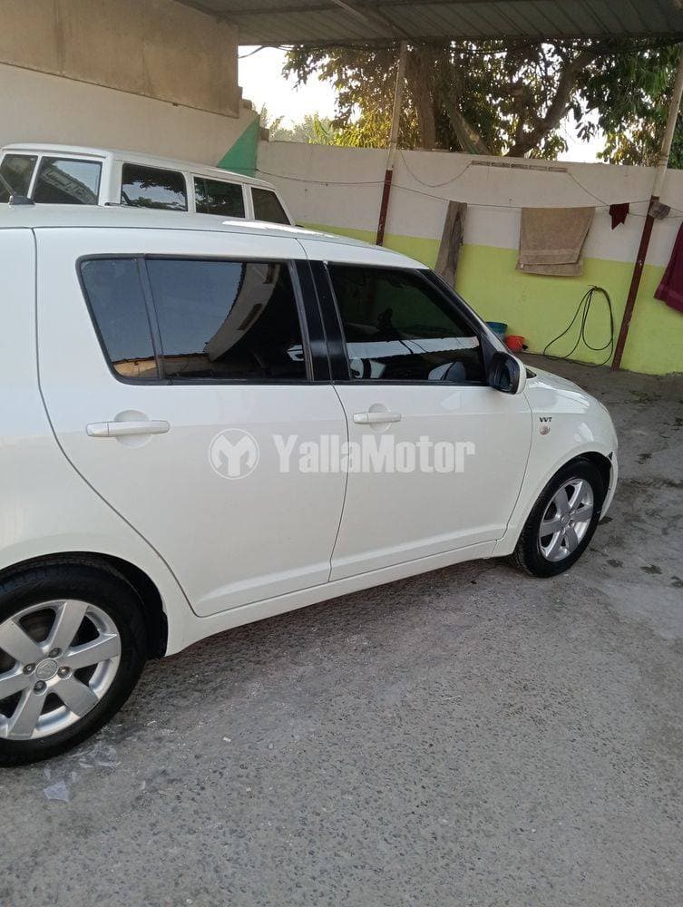 2009 Suzuki Swift thumbnail 5