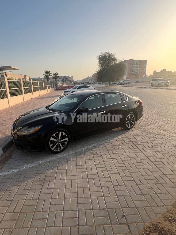 2017 Nissan Altima thumbnail 4