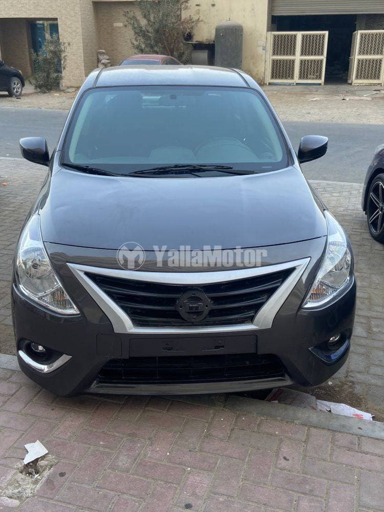2016 Nissan Versa thumbnail 2