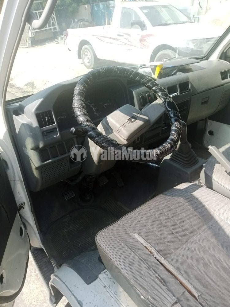2010 Mitsubishi L300 thumbnail 4