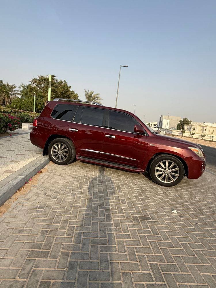 2009 Lexus LX 570 thumbnail 3