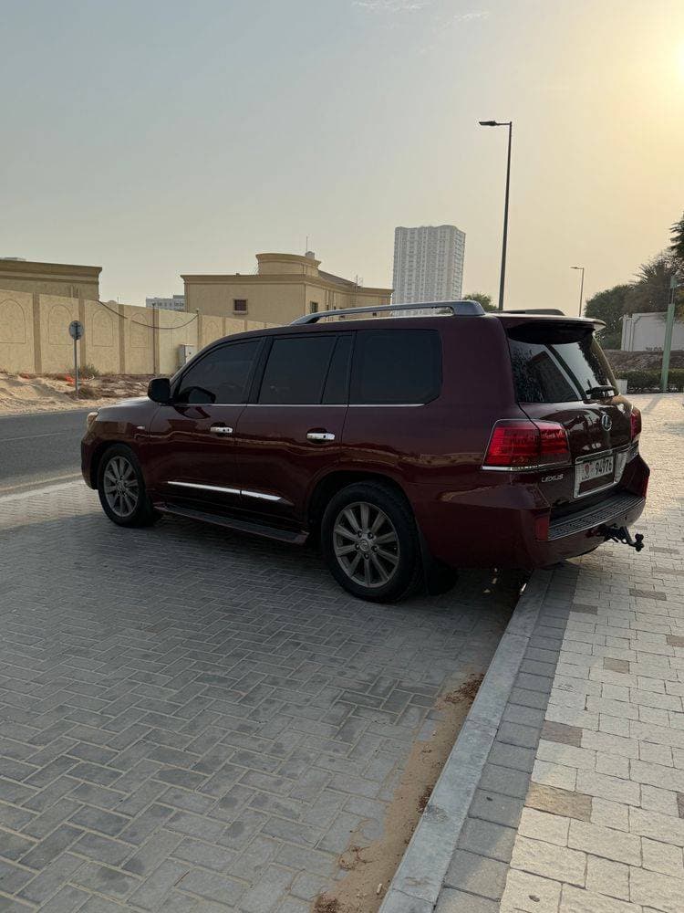 2009 Lexus LX 570 thumbnail 4