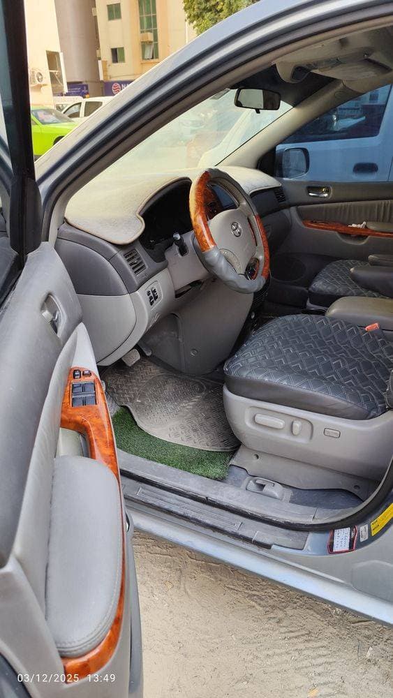 2010 Toyota Sienna thumbnail 5