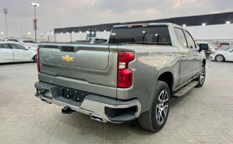 2024 Chevrolet Silverado thumbnail 3