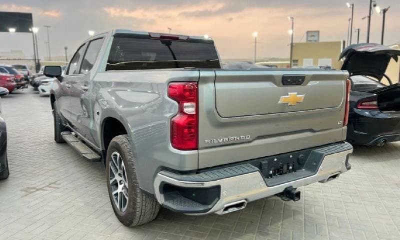 2024 Chevrolet Silverado thumbnail 4