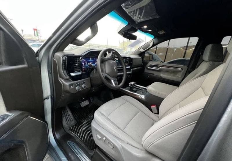 2024 Chevrolet Silverado thumbnail 5