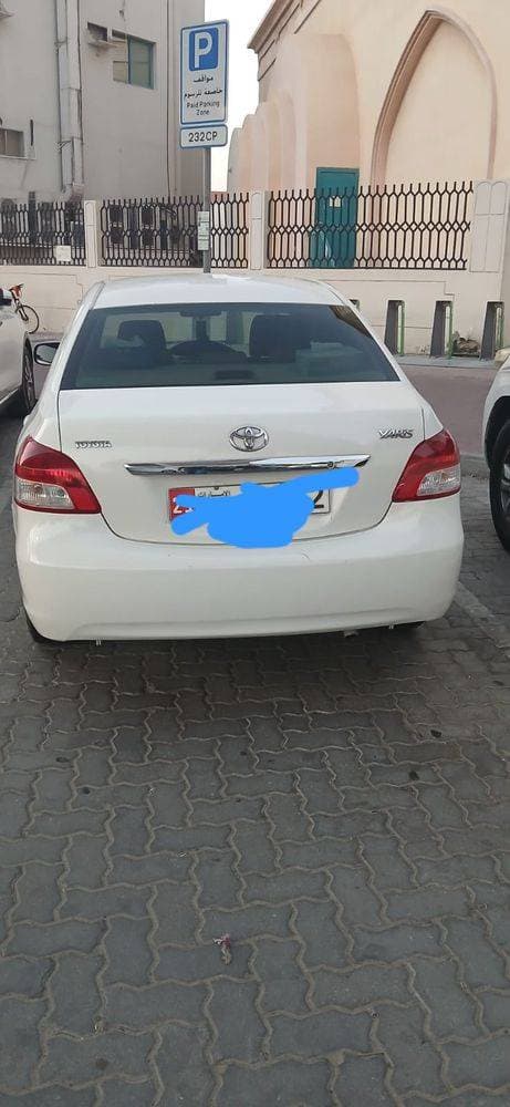 2010 Toyota Yaris Sedan thumbnail 2
