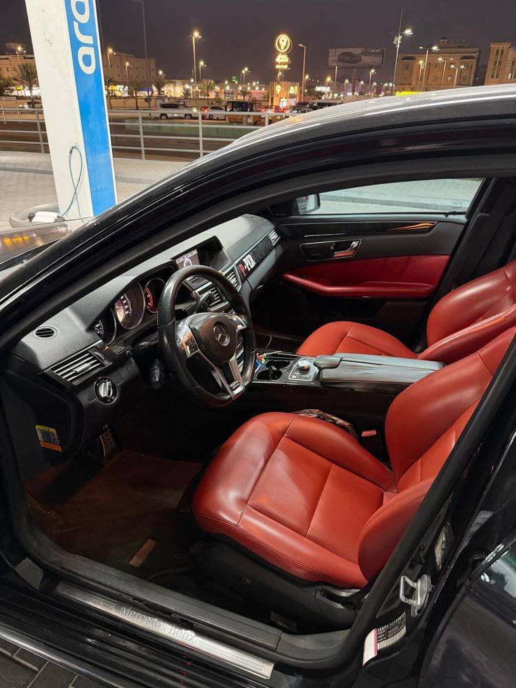 2010 Mercedes-Benz E-Class thumbnail 3