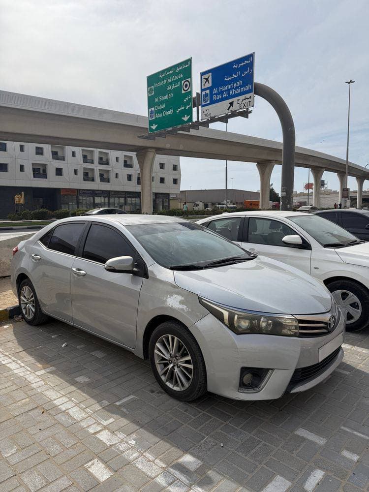 2015 Toyota Corolla thumbnail 2