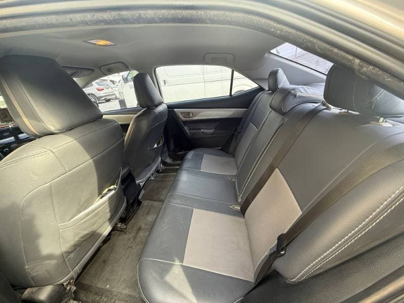 2015 Toyota Corolla thumbnail 4