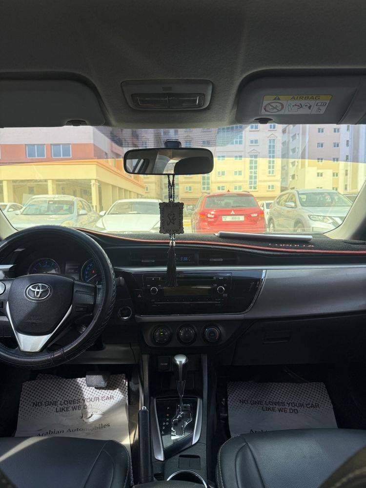 2015 Toyota Corolla thumbnail 3