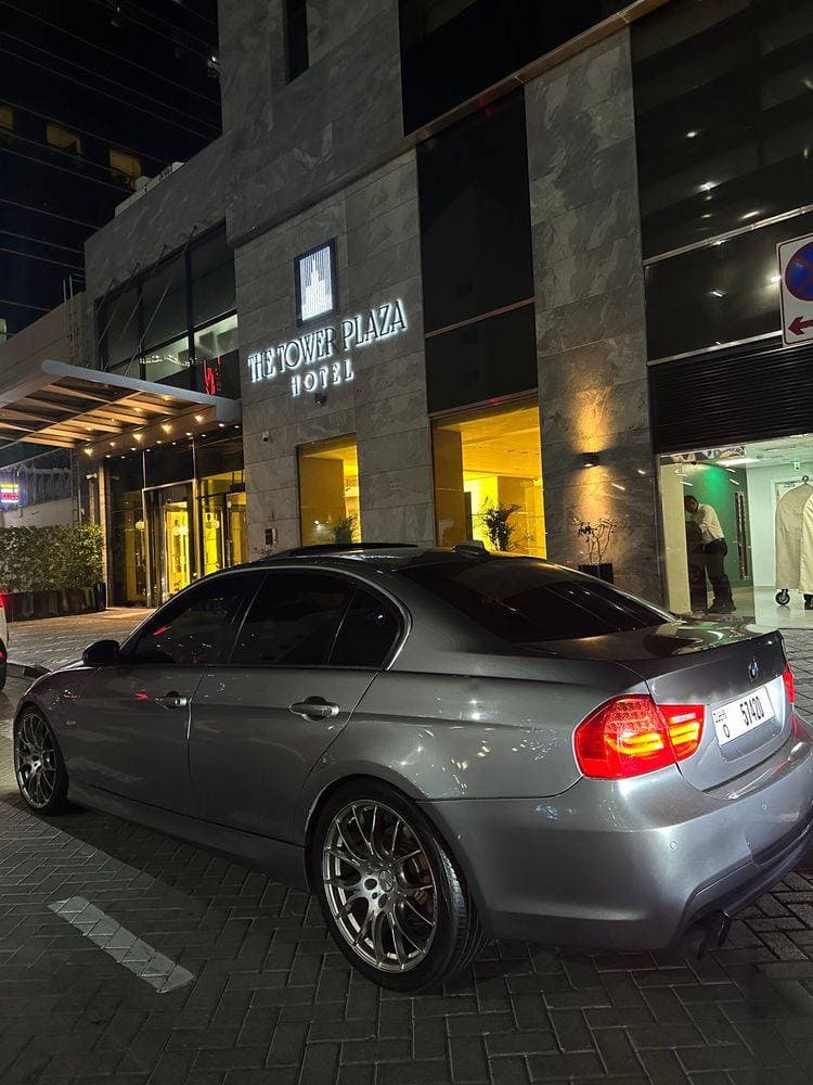 2011 BMW 3 Series Sedan thumbnail 4