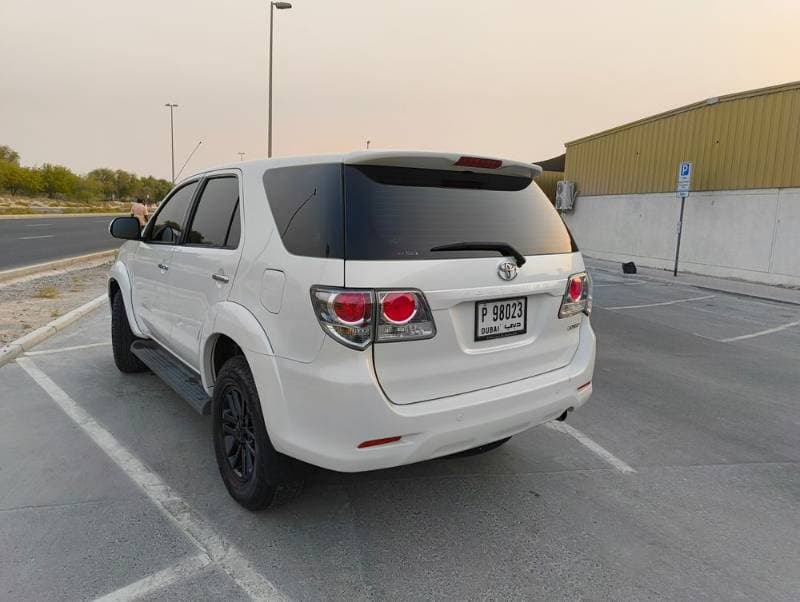 2015 Toyota Fortuner thumbnail 3