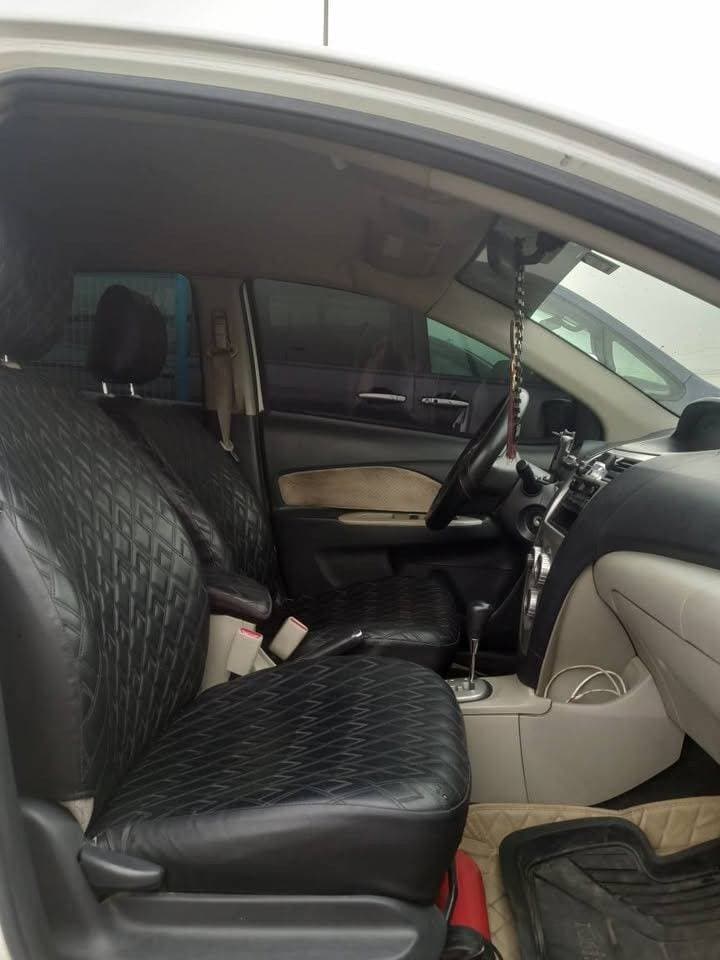 2007 Toyota Yaris Sedan thumbnail 6