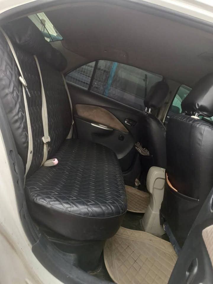 2007 Toyota Yaris Sedan thumbnail 7