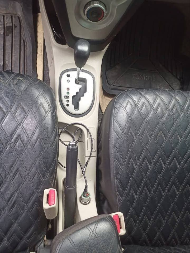 2007 Toyota Yaris Sedan thumbnail 9