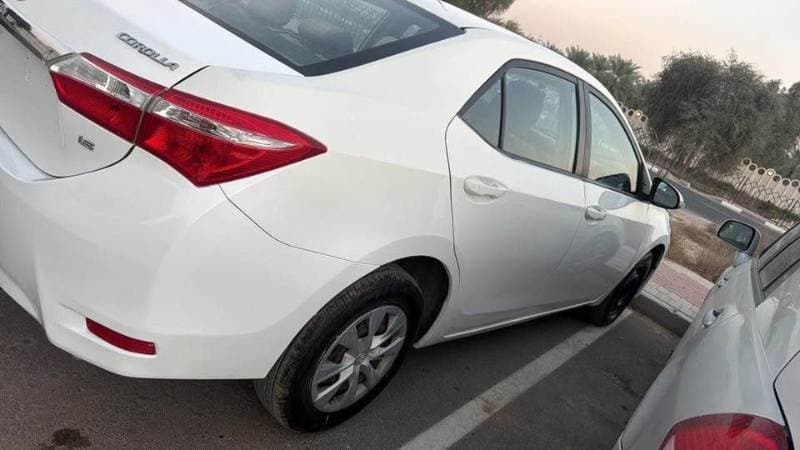 2015 Toyota Corolla thumbnail 4