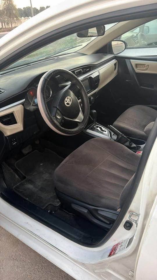 2015 Toyota Corolla thumbnail 5