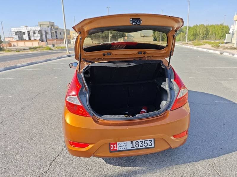 2016 Hyundai Accent thumbnail 2