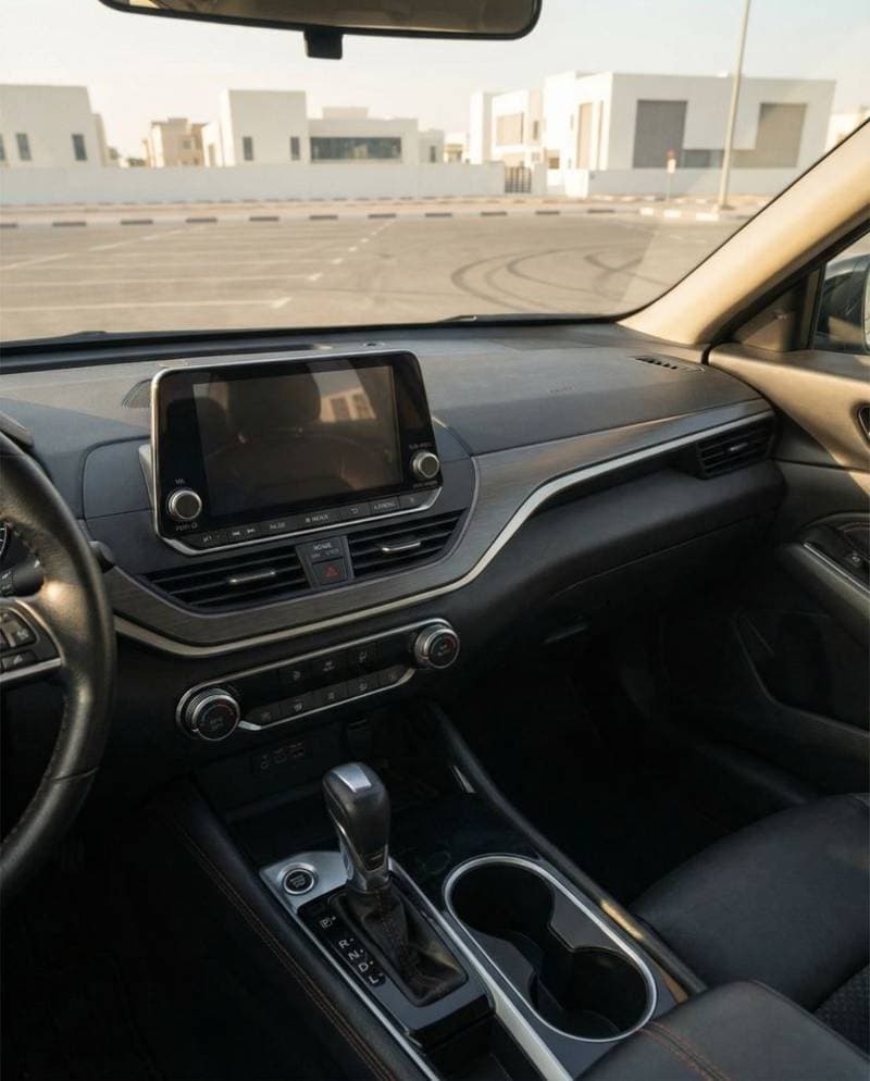 2023 Nissan Altima thumbnail 2