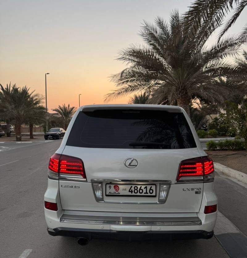 2015 Lexus LX 570 thumbnail 2