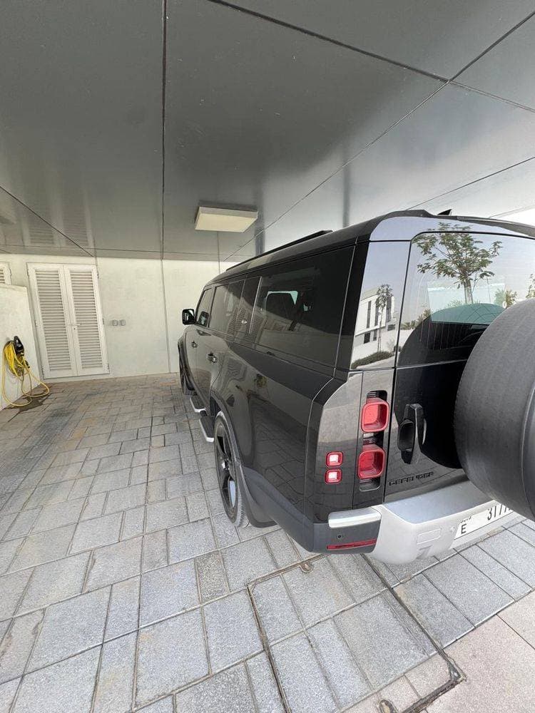 2023 Land Rover Defender thumbnail 2