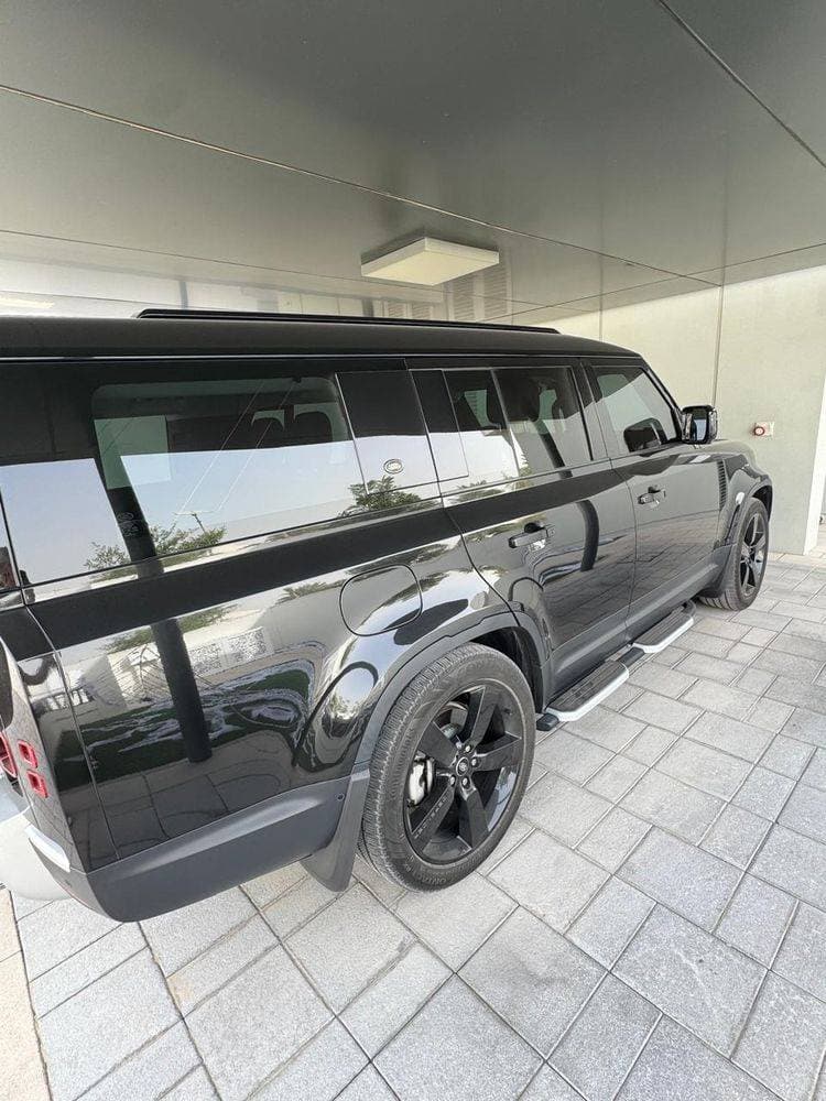 2023 Land Rover Defender thumbnail 3