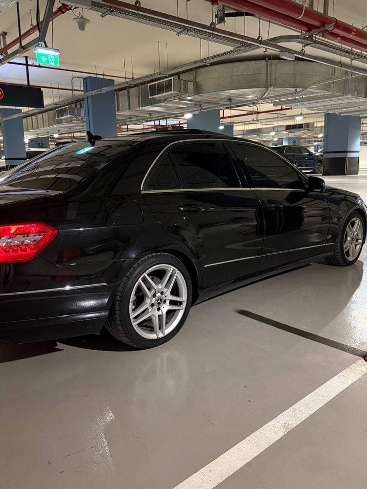 2011 Mercedes-Benz E-Class Saloon thumbnail 2