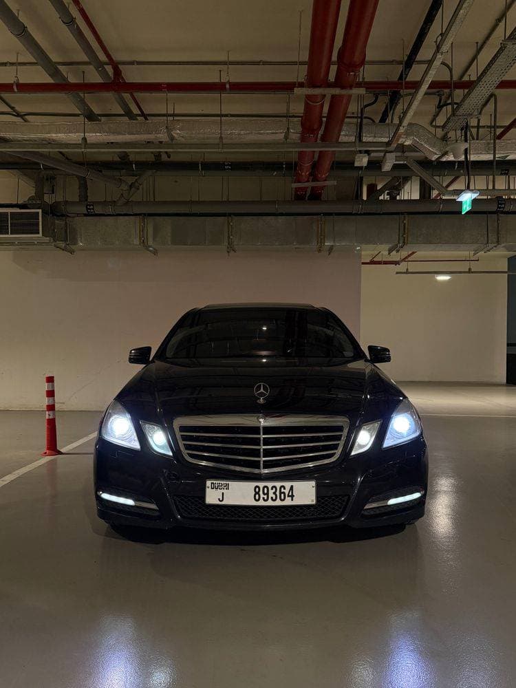 2011 Mercedes-Benz E-Class Saloon thumbnail 3