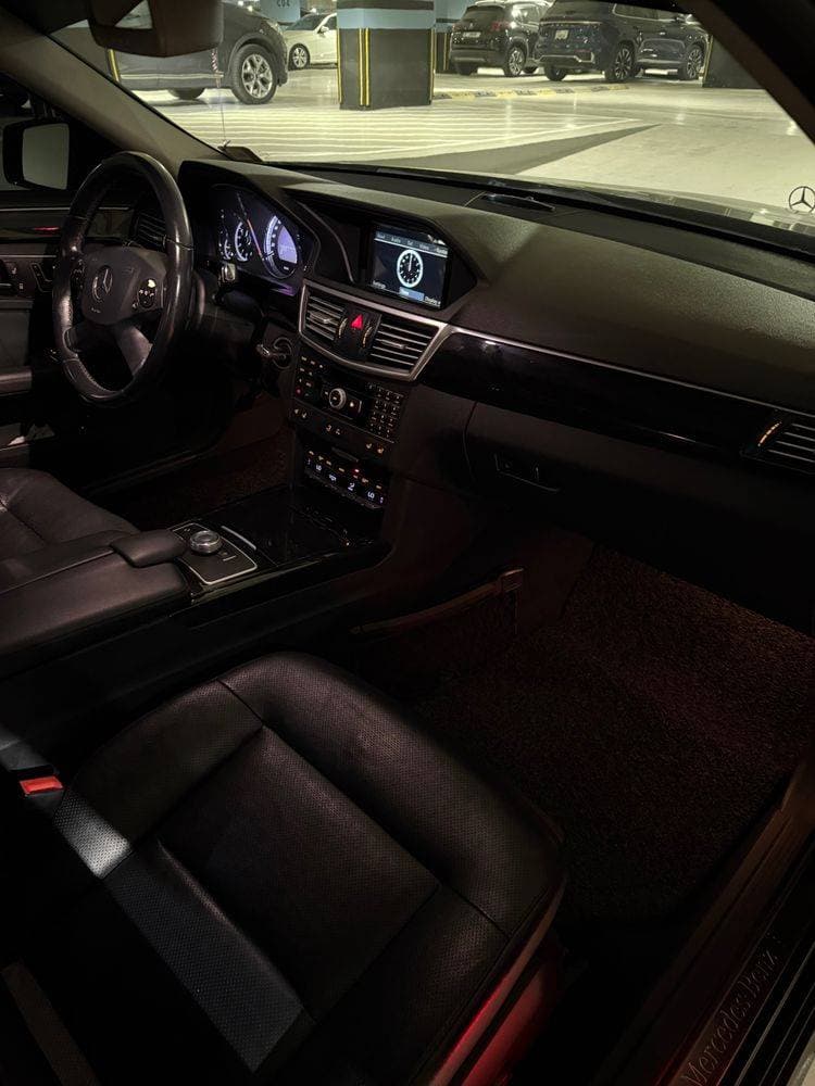 2011 Mercedes-Benz E-Class Saloon thumbnail 4