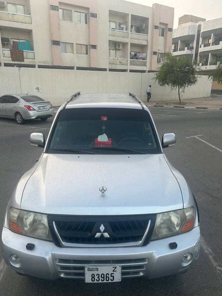 2004 Mitsubishi Pajero thumbnail 2